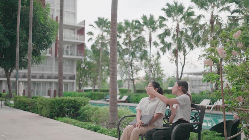 Two people having a calm, engaged conversation outdoors